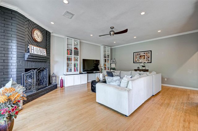 14 Bradford Circle, Sugar Land, TX 77479