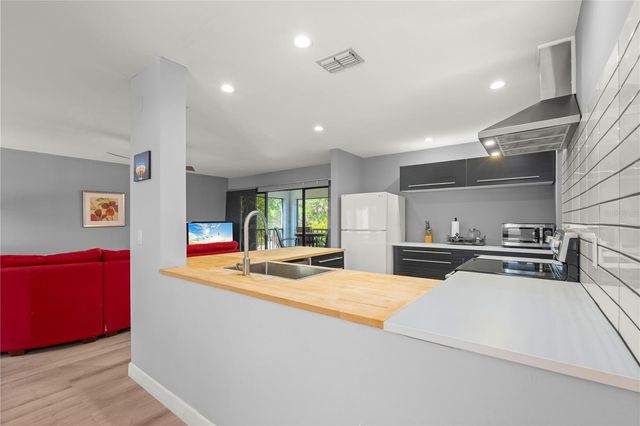 2746 ORCHID OAKS DRIVE 301, Sarasota, FL 34239