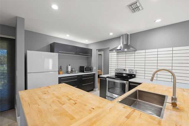 2746 ORCHID OAKS DRIVE 301, Sarasota, FL 34239
