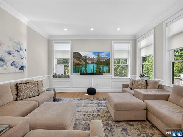 19 Woodmont Circle, River Vale, NJ 07675