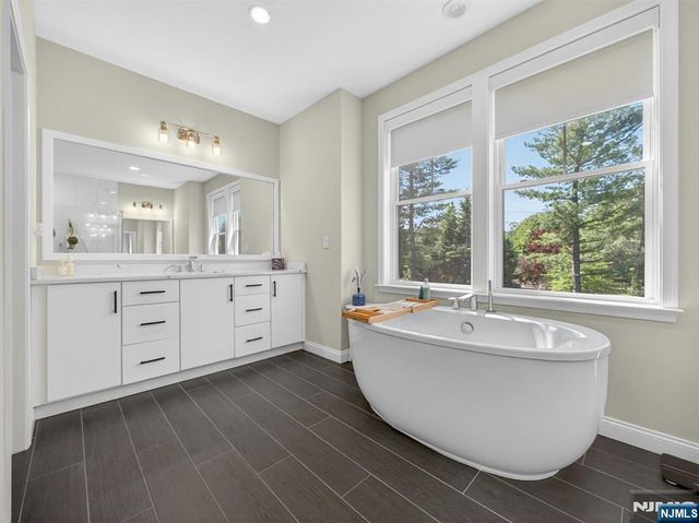 19 Woodmont Circle, River Vale, NJ 07675