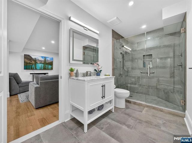 19 Woodmont Circle, River Vale, NJ 07675