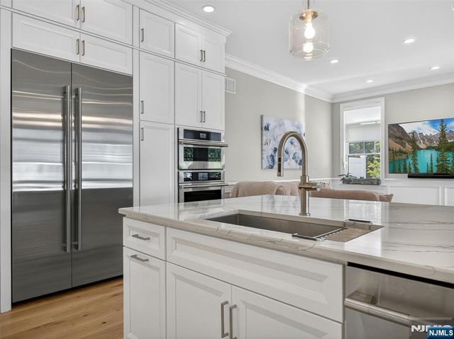 19 Woodmont Circle, River Vale, NJ 07675