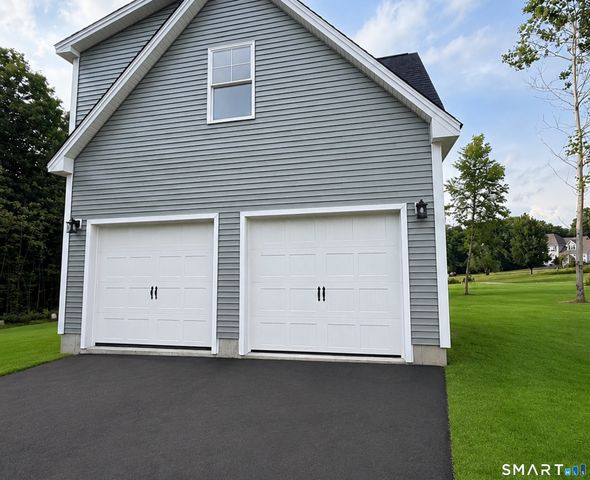 2 Town Line Drive, East Hampton, CT 06424