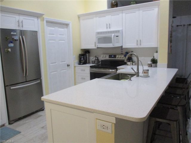 613 SE 2nd TER, Cape Coral, FL 33990