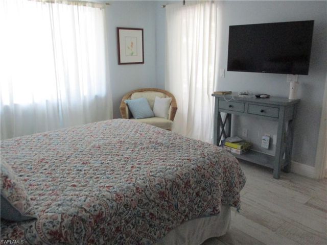 613 SE 2nd TER, Cape Coral, FL 33990