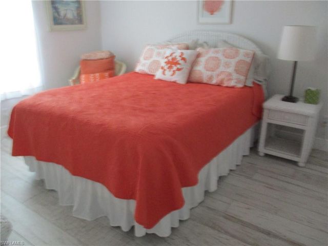 613 SE 2nd TER, Cape Coral, FL 33990
