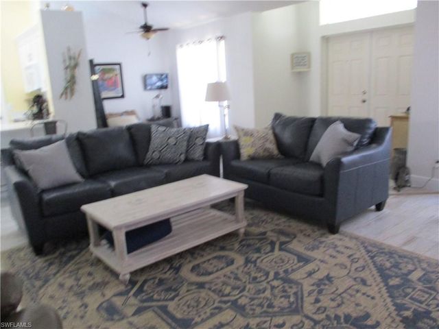 613 SE 2nd TER, Cape Coral, FL 33990