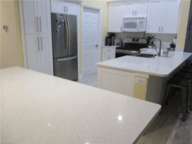 613 SE 2nd TER, Cape Coral, FL 33990