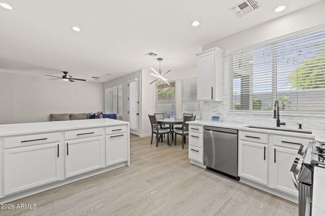 20996 N 82nd Lane, Peoria, AZ 85382