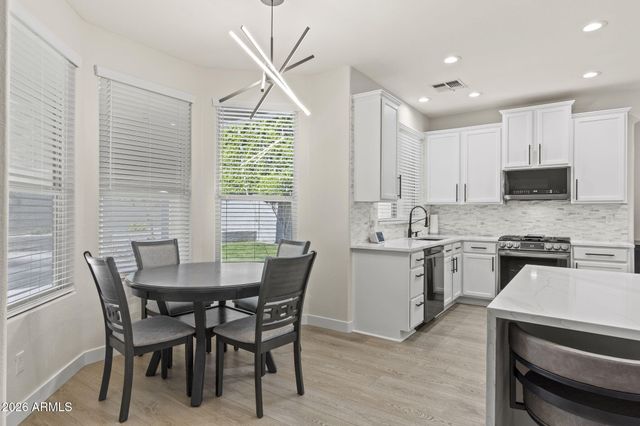 20996 N 82nd Lane, Peoria, AZ 85382