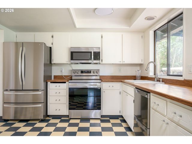 3118 Se WILLOW Dr, Hillsboro, OR 97123