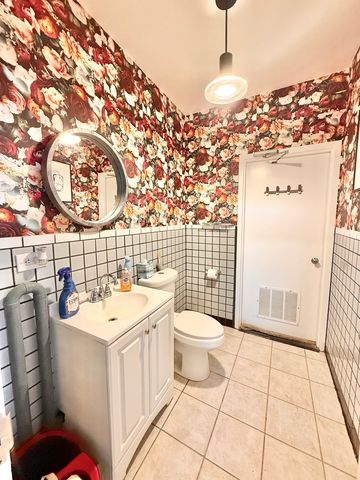 1355 W Chicago Avenue CS, Chicago, IL 60642