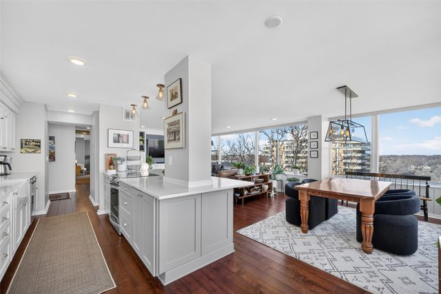 3660 Grand Avenue 810, Des Moines, IA 50312