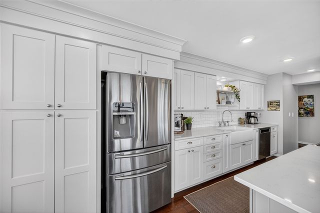 3660 Grand Avenue 810, Des Moines, IA 50312