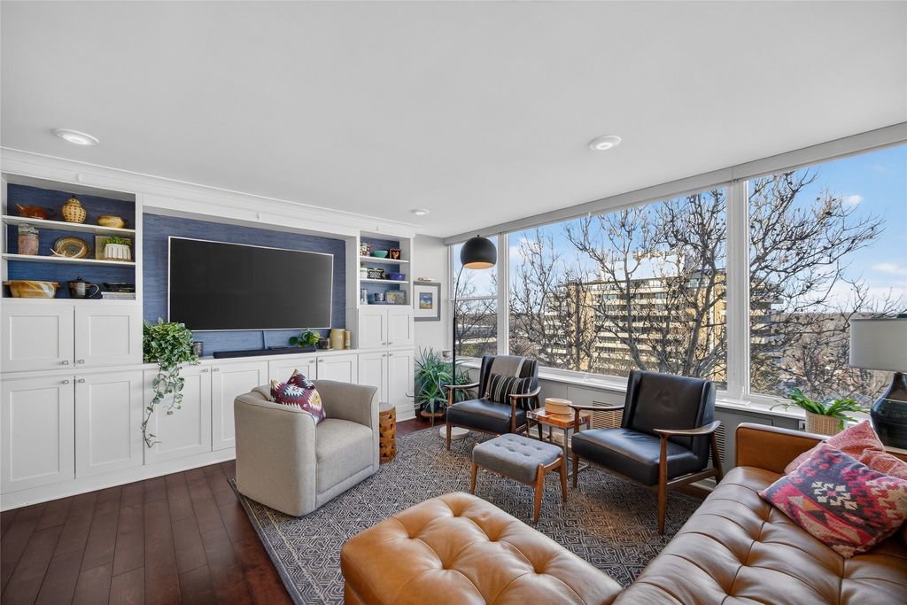 3660 Grand Avenue 810, Des Moines, IA 50312