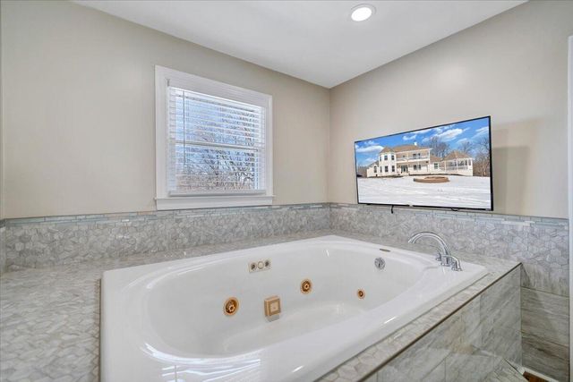 10 Wilkerson RD, Wirtz, VA 24184