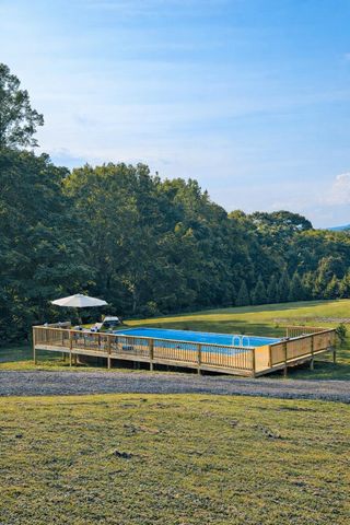 10 Wilkerson RD, Wirtz, VA 24184