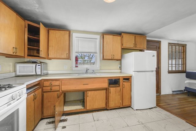 22 Longfellow Dr, Barnstable, MA 02632