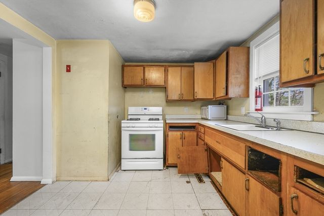 22 Longfellow Dr, Barnstable, MA 02632