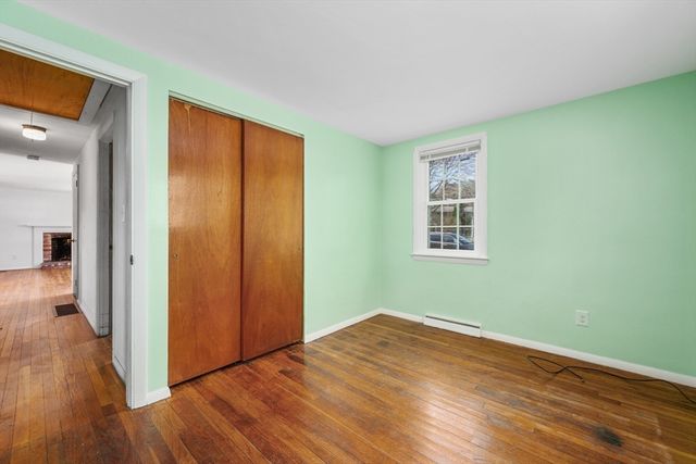 22 Longfellow Dr, Barnstable, MA 02632