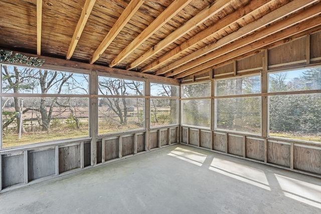 22 Longfellow Dr, Barnstable, MA 02632