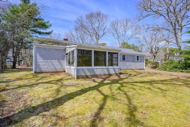 22 Longfellow Dr, Barnstable, MA 02632