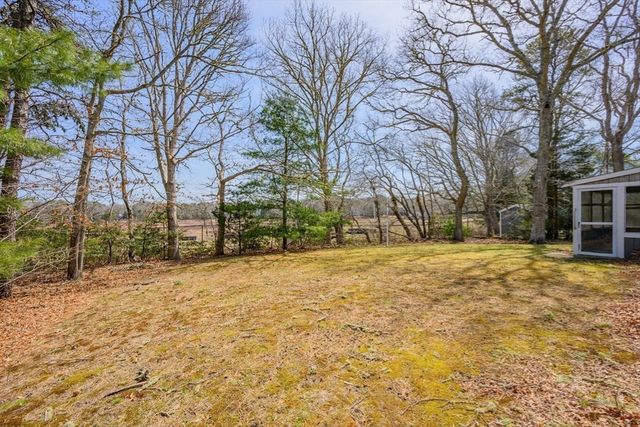 22 Longfellow Dr, Barnstable, MA 02632