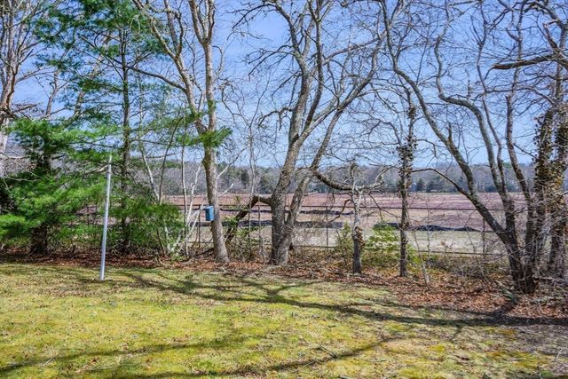 22 Longfellow Dr, Barnstable, MA 02632