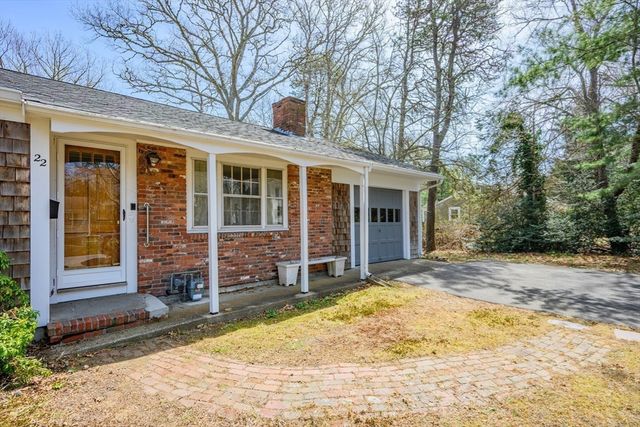 22 Longfellow Dr, Barnstable, MA 02632