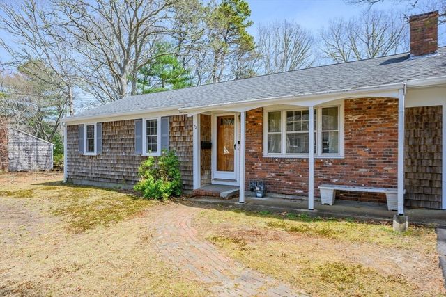 22 Longfellow Dr, Barnstable, MA 02632