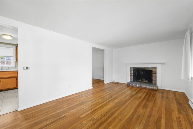 22 Longfellow Dr, Barnstable, MA 02632