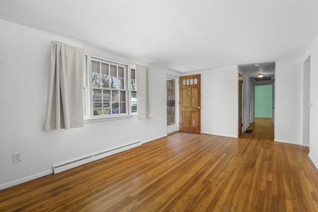 22 Longfellow Dr, Barnstable, MA 02632