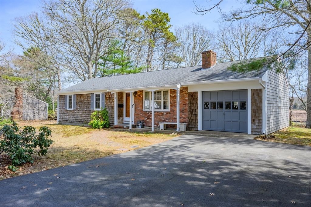 22 Longfellow Dr, Barnstable, MA 02632