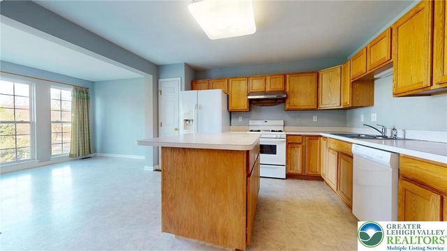 4039 Tournament Court, Upper Saucon Twp, PA 18034