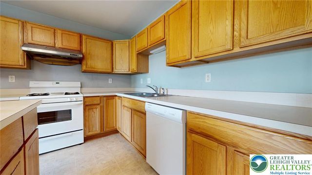 4039 Tournament Court, Upper Saucon Twp, PA 18034