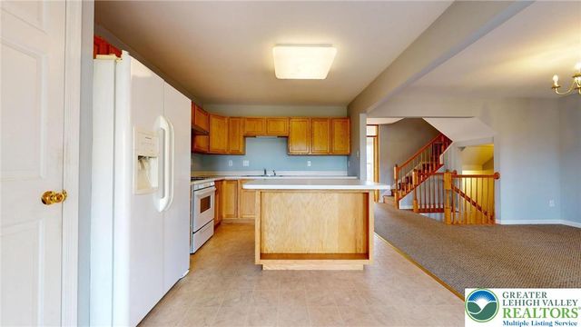 4039 Tournament Court, Upper Saucon Twp, PA 18034