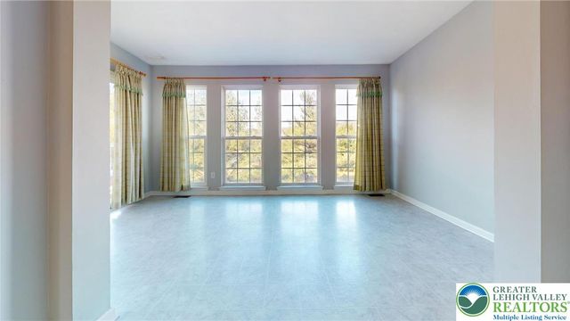 4039 Tournament Court, Upper Saucon Twp, PA 18034