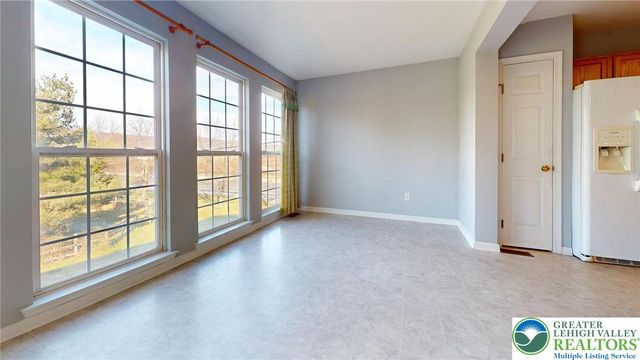 4039 Tournament Court, Upper Saucon Twp, PA 18034