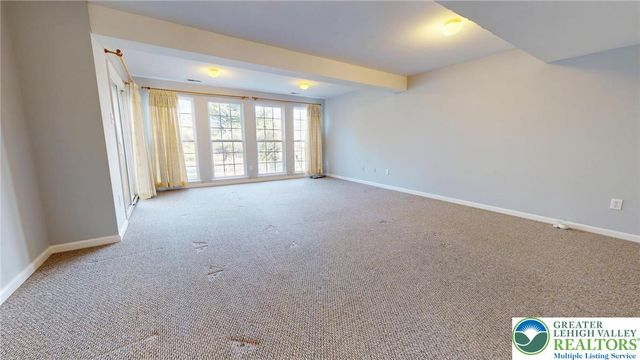 4039 Tournament Court, Upper Saucon Twp, PA 18034