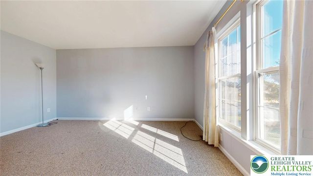 4039 Tournament Court, Upper Saucon Twp, PA 18034