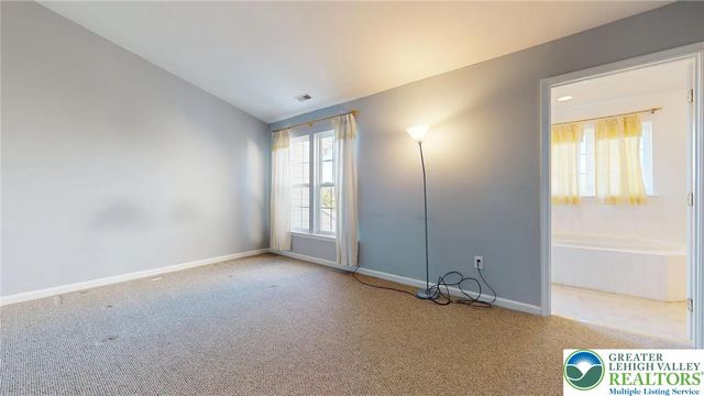 4039 Tournament Court, Upper Saucon Twp, PA 18034