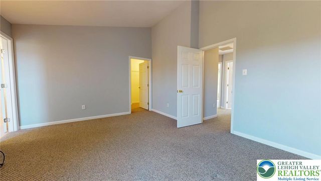 4039 Tournament Court, Upper Saucon Twp, PA 18034