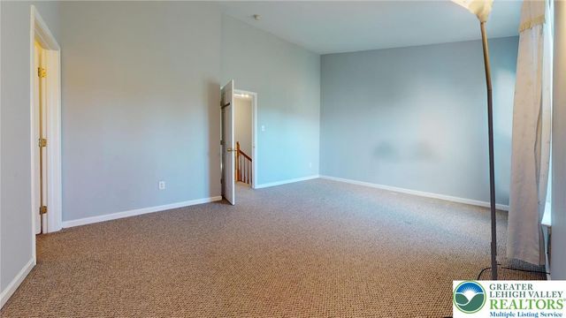 4039 Tournament Court, Upper Saucon Twp, PA 18034