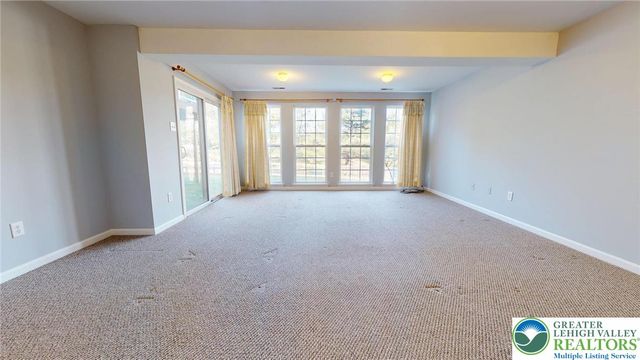 4039 Tournament Court, Upper Saucon Twp, PA 18034