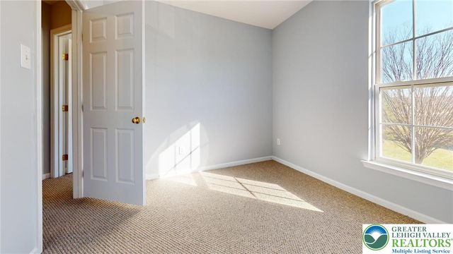 4039 Tournament Court, Upper Saucon Twp, PA 18034