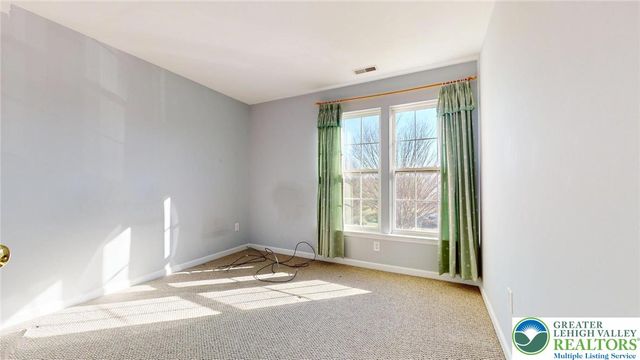 4039 Tournament Court, Upper Saucon Twp, PA 18034