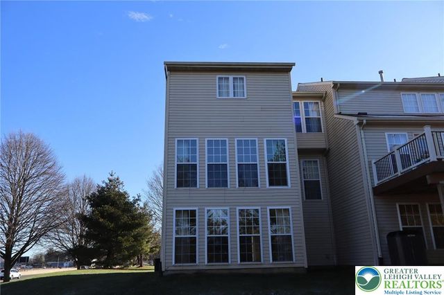 4039 Tournament Court, Upper Saucon Twp, PA 18034