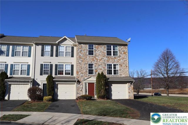 4039 Tournament Court, Upper Saucon Twp, PA 18034