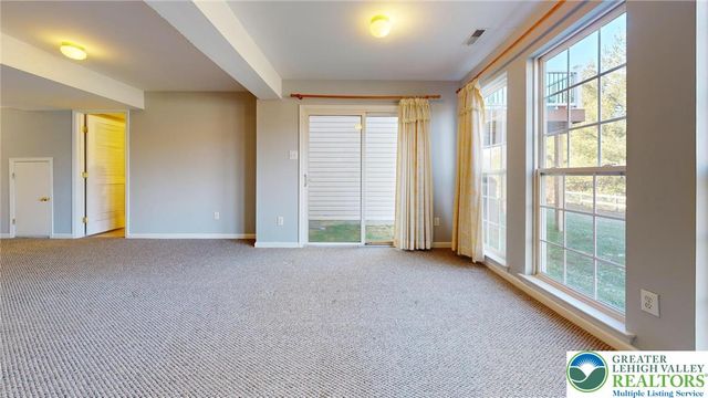 4039 Tournament Court, Upper Saucon Twp, PA 18034